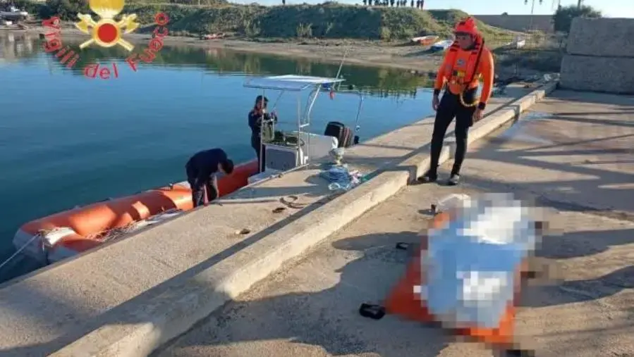Catanzaro, ritrovato il corpo senza vita di un giovane nelle acque del porto 
