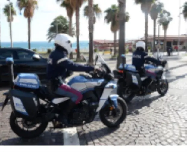 Crotone, con droga in casa in un mobile e nel frigorifero: arrestato