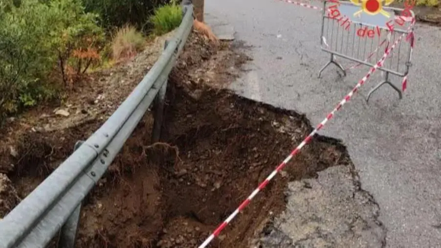 Maltempo: a Vibo esonda il torrente Candrilli e nel Catanzarese cede un tratto della SP26