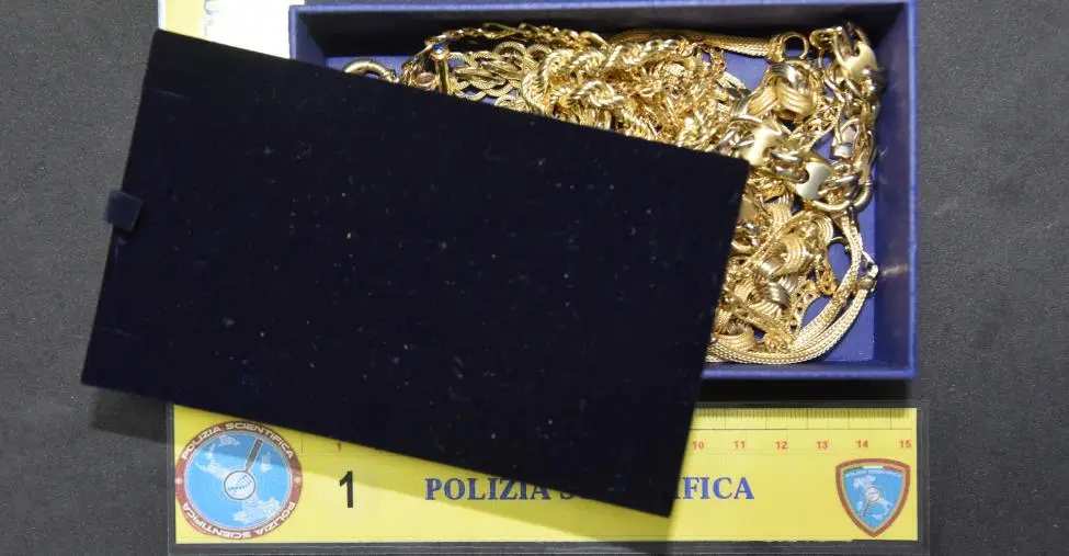 Focus ‘ndrangheta a Reggio: sequestrate 2 pistole, munizioni, oro e più di 34mila euro contanti