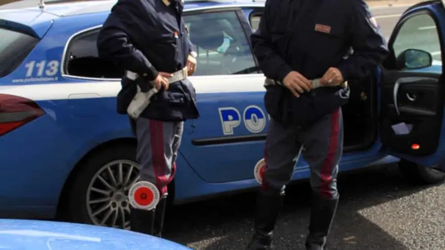 images Ricettazione e riciclaggio di auto, scovata una rete da Roma a Catanzaro: 21 indagati 