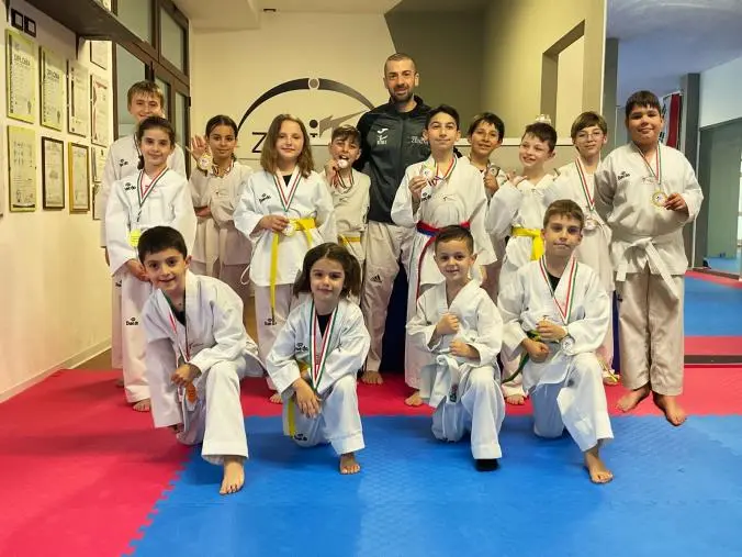 images Taekwondo: pioggia di medaglie per la Zenith di Badolato al Campionato Regionale Calabria