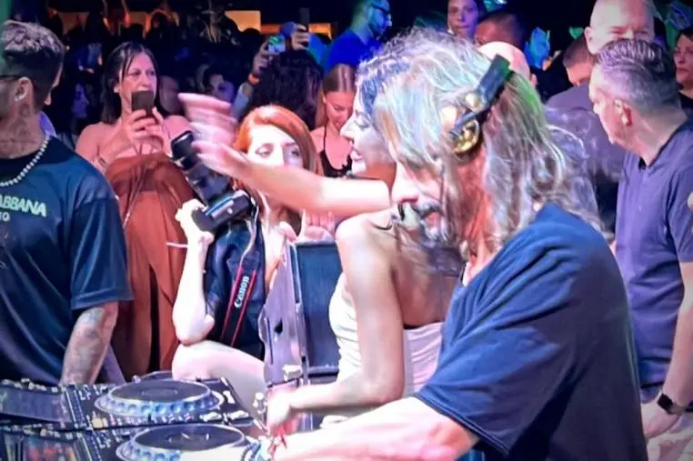 images Bob Sinclar a Catanzaro travolto dall'entusiasmo del tifo giallorosso (VIDEO)