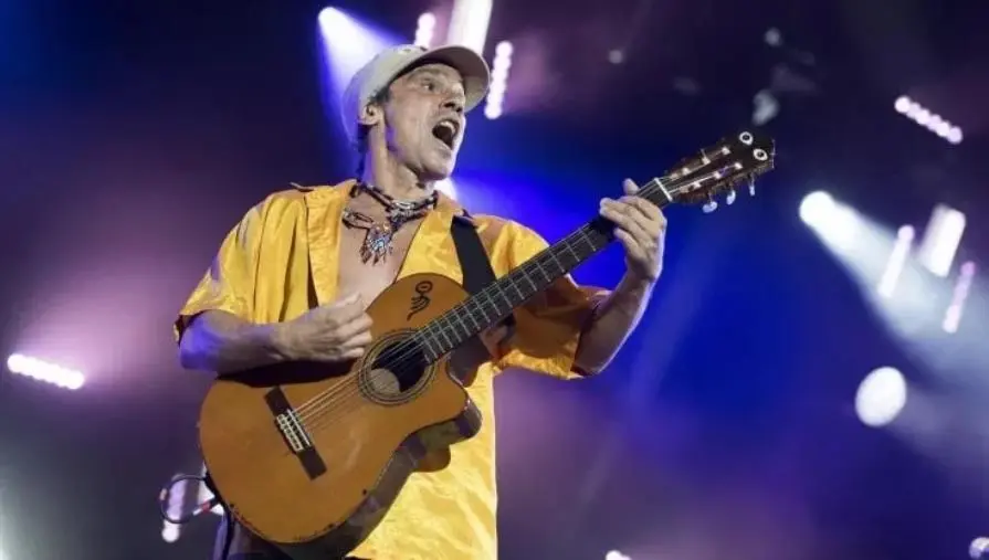 Grande attesa per il ritorno di Manu Chao in Calabria: il 25 agosto a Cirella di Diamante