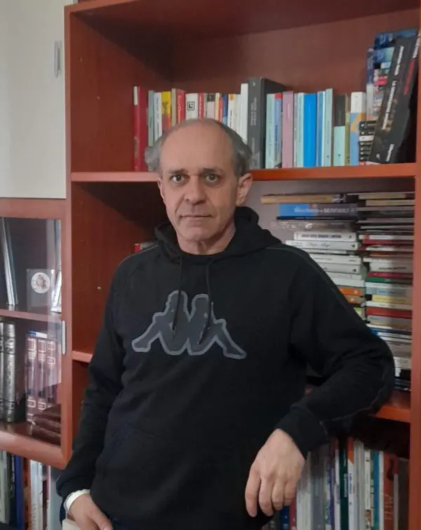 images “Siamo fatti di parole”: il nuovo libro del prof Enzo Bubbo
