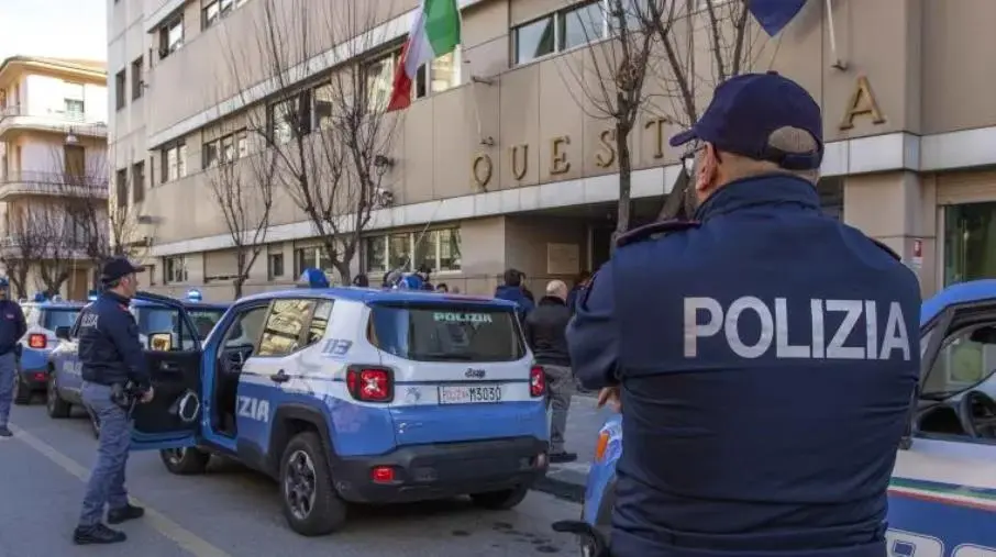 images Cosenza, schiaffi e sputi alla moglie: arrestato un 39enne