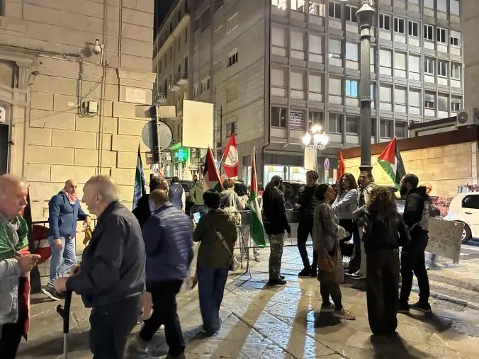 Catanzaro, in Piazza Prefettura la protesta pro Palestina in concomitanza con Italia-Israele
