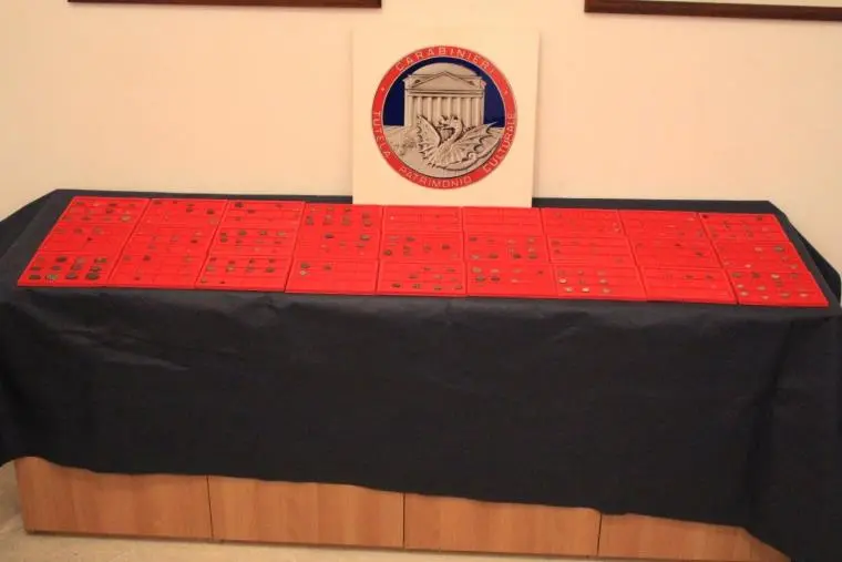 I Carabinieri restituiscono al Museo di Vibo 479 monete archeologiche sequestrate
