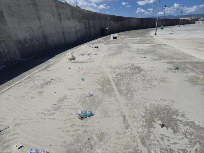images Riccio: "Altro che bandiera blu, porto sporco dopo la festa del centrosinistra"