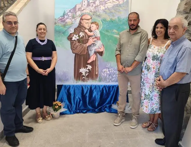 Petrizzi, benedetto il quadro di S. Antonio: l'opera è un dono di Vincenzo Ursini all’amministrazione comunale