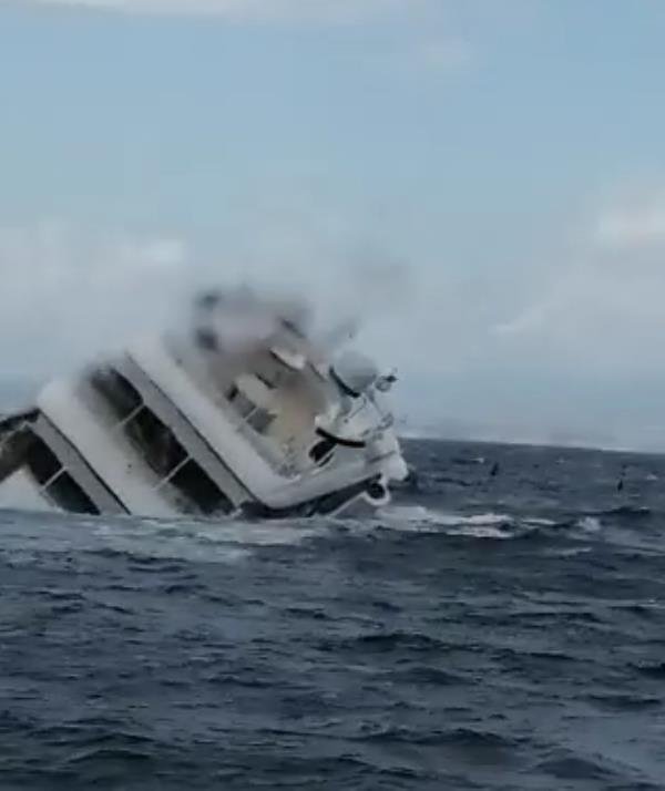 images Yacht affondato nel golfo di Squillace: tra le ipotesi quella che potrebbe appartenere a un magnate russo