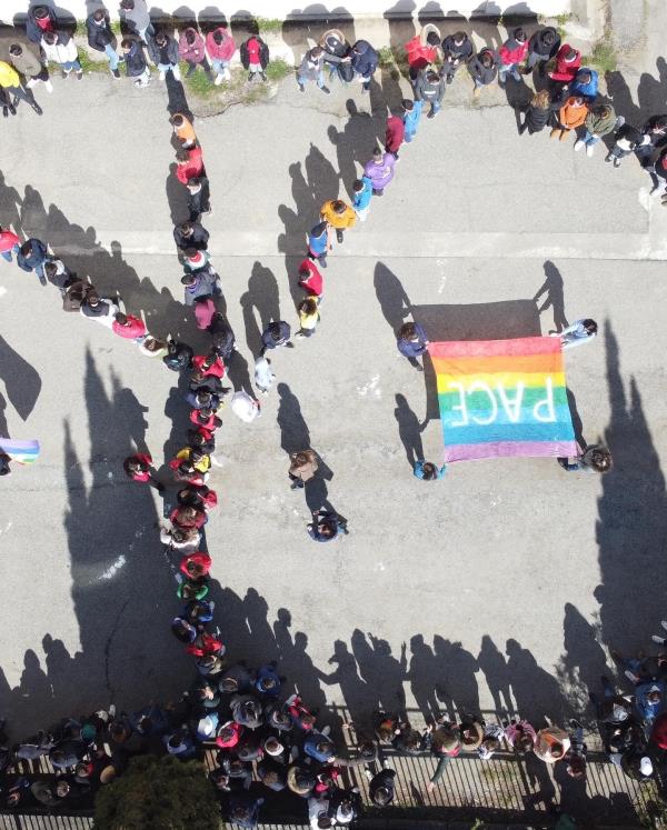 images Catanzaro, all'Istituto Agrario un flash mob in tutte le lingue del mondo per dire no alla guerra 