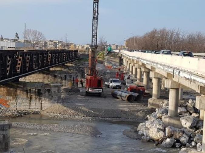 images Il ponte sul fiume Allaro a giugno sarà ancora chiuso. "Basta Vittime sulla 106" tuona contro i ritardi dell'Anas