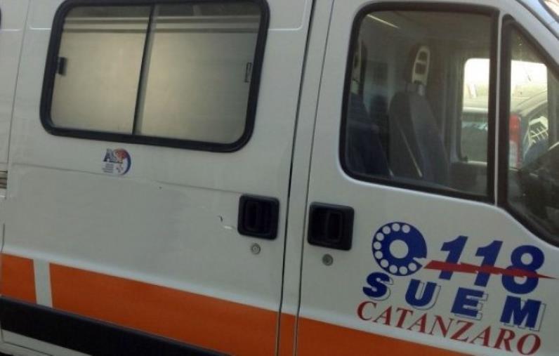 images Paziente muore, l’unica ambulanza viene usata per accertare il decesso: nel Catanzarese ancora emergenza