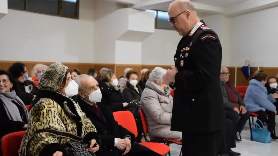 images Truffe agli anziani, si è svolto a Catanzaro un focus dei Carabinieri con l’A.N.A.C.I. 