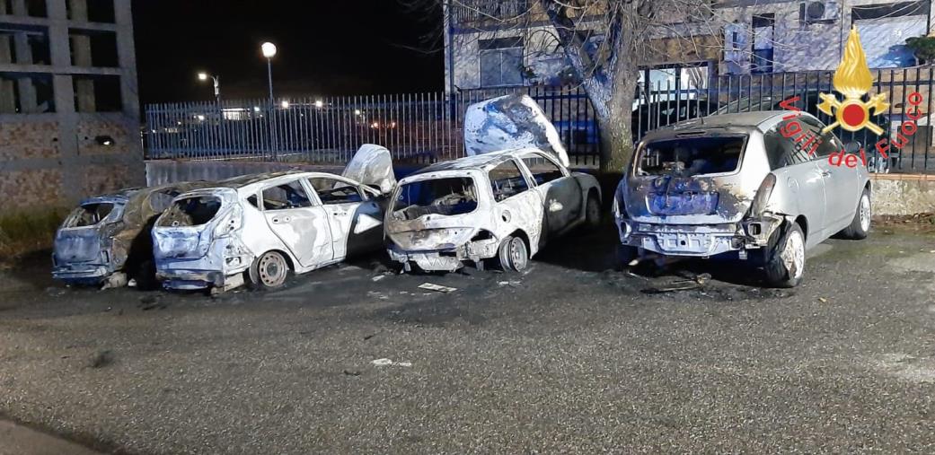 images Catanzaro, bruciate quattro auto a viale Isonzo