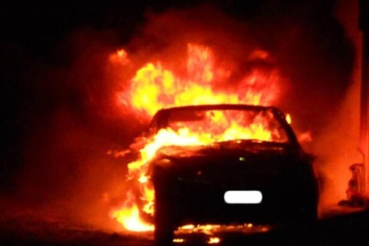 images Incendiata l'auto di un imprenditore a Reggio Calabria