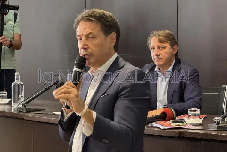 Regionali, Conte a Catanzaro: “No a progetti faraonici, serve un modello Calabria”