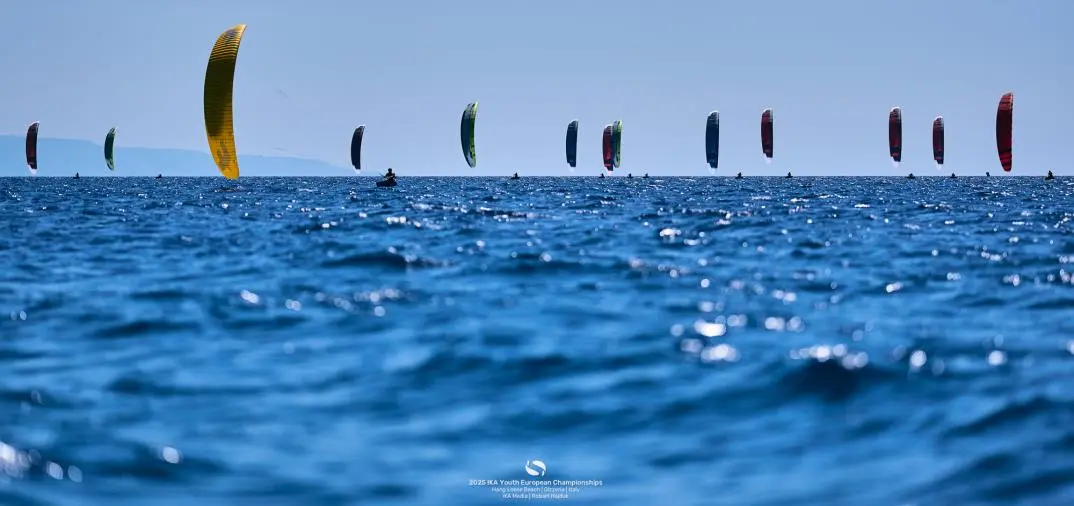 Prima giornata di regate per IKA Youth European Championships & Formula Kite Grand Prix a Gizzeria