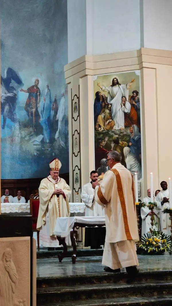 Squillace, il vescovo Maniago celebra la benedizione degli oli