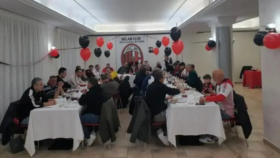 images La passione rossonera in festa a San Lorenzo del Vallo per la vittoria della Supercoppa Italiana