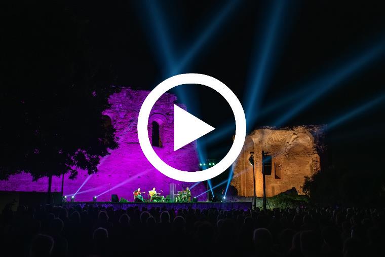 Ancora una serata sospesa fra mito e leggenda per Armonie d'Arte Festival con il trio di Al Di Meola