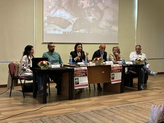 Catanzaro, la seta protagonista del primo incontro di ‘Tutta n’atra storia'