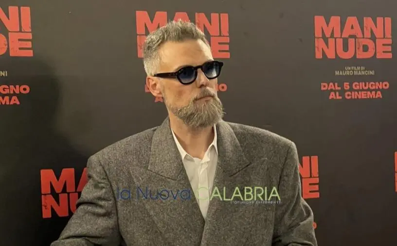 “Mani Nude”, l’intervista al regista Mauro Mancini: “In Calabria ho trovato tutto quello che cercavo”