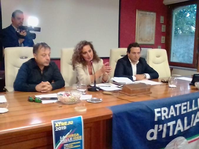 images "La forza delle idee contro i patti di potere, per cambiare la Calabria e l’Italia”. Wanda Ferro 'lancia' il nuovo coordinamento provinciale di Fdi