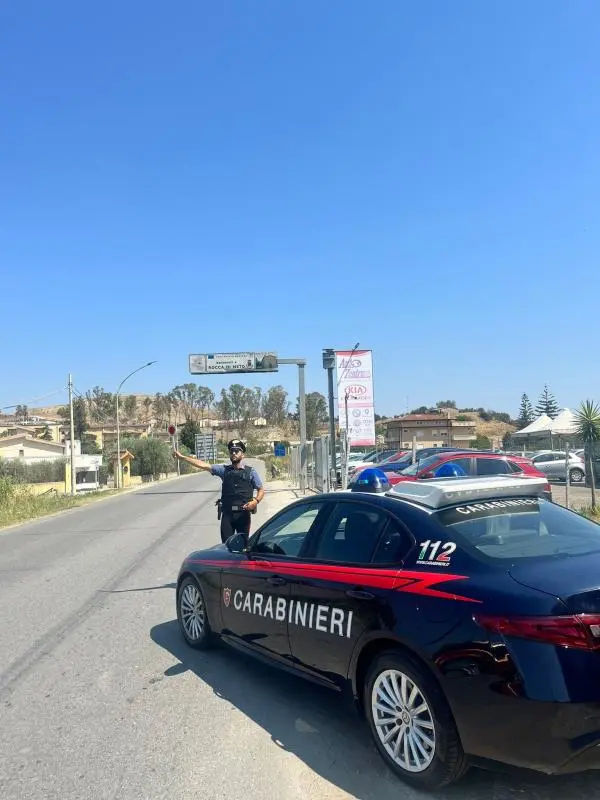 Oltre 100 persone controllate dai carabinieri nella zona del Neto