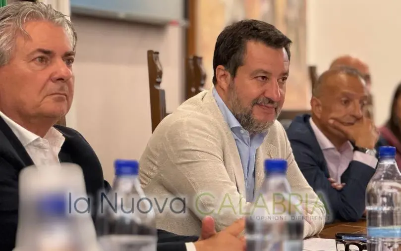 Salvini a Sellia Marina: “La gente vuole ospedali e strade, non discussioni su Gaza”