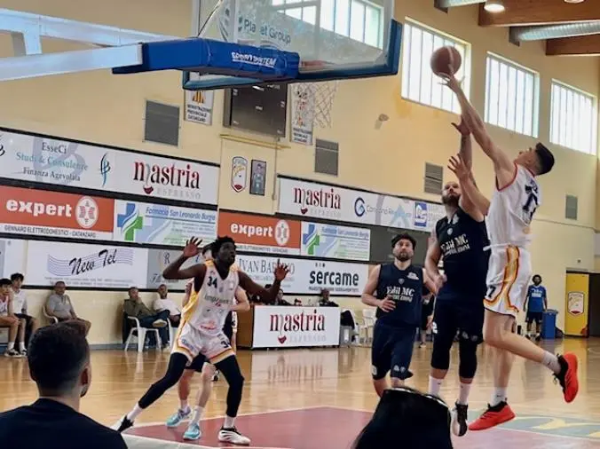Network Basket Academy, in Dr1 semifinale play off, gara 1 la vince Smaf Catanzaro contro NBS Soverato