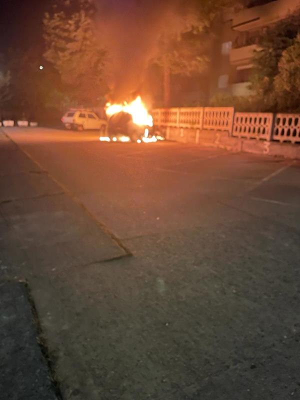 images Notte di fuoco a Badolato: in fiamme un'auto