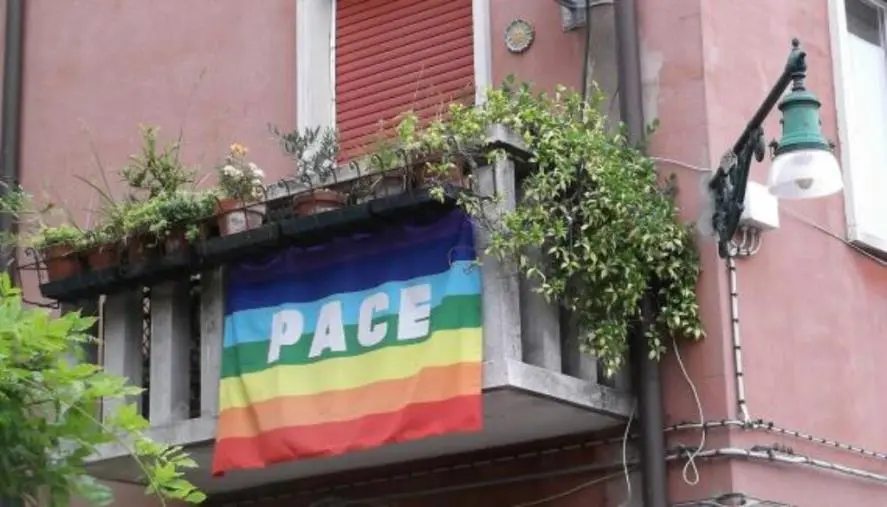 images Guerra, Lanciano (Università delle generazioni): "E' tornato il momento di esporre le bandiere della pace ai balconi"