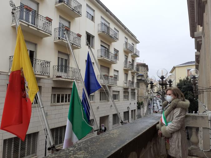 images Bandiere a mezz'asta a palazzo De Nobili per la Giornata nazionale delle vittime del covid 