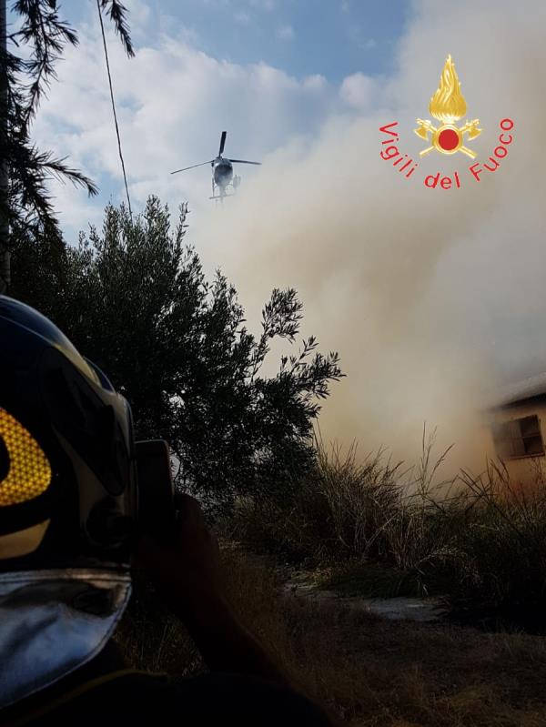 images Incendio in corso, chiusa al traffico la SS 280 da Catanzaro a Lamezia