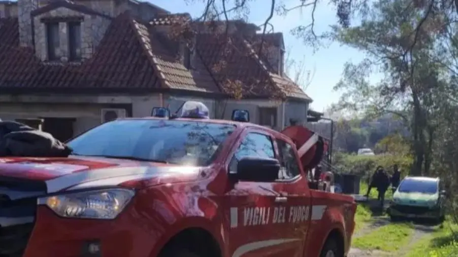 Catanzaro, riceve lo sfratto e tenta di darsi fuoco cospargendosi di benzina