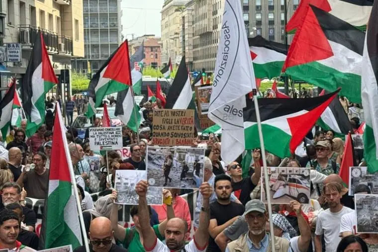 Calabria, in 15.000 in piazza per lo sciopero a sostegno della Palestina e contro il fermo della Flotilla