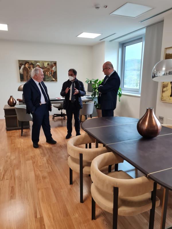 images Catanzaro, il sindaco Abramo in visita alla nuova sede del Credito cooperativo Calabria