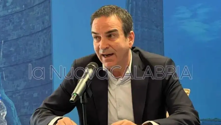 Critiche M5S sulla gestione della Fondazione Calabria Film Commision: Occhiuto difende l’operato di Vigna