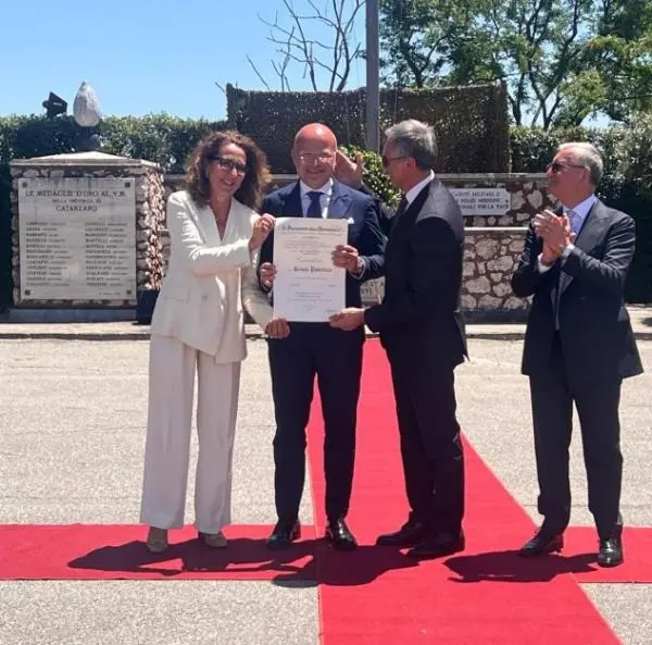 Il Questore della provincia di Crotone Renato Panvino è stato nominato Cavaliere della Repubblica