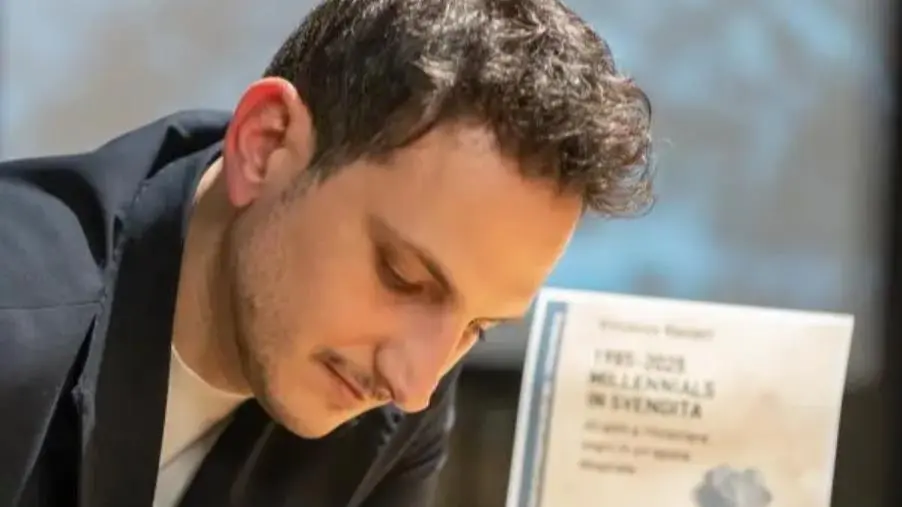 images "Millennials in svendita, 40 anni a rincorrere sogni": presentato il libro del catanzarese Vincenzo Ranieri