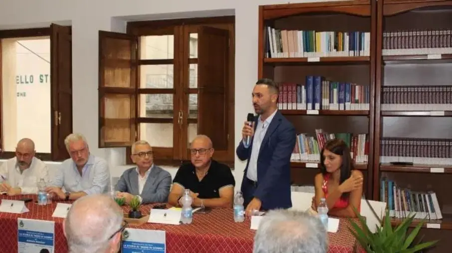 Ad Aiello Calabro la presentazione del libro “La
Storia di mano di Gomma” di Antonio Anastasi