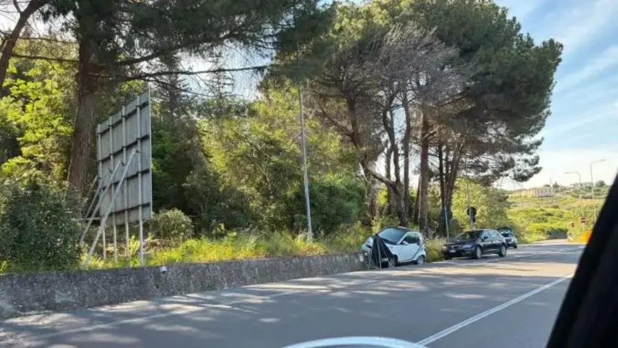 images Copanello, perde il controllo dell’auto e finisce fuori strada