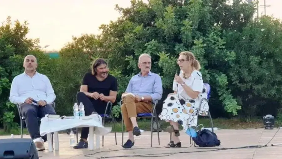 EstArte, un successo la seconda serata con il romanziere Domenico Dara e il musicista Andrea Bressi