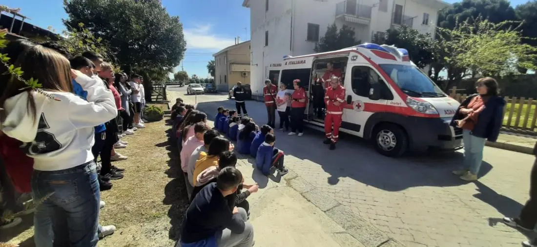 images A Badolato volontari della Croce rossa incontrano i ragazzi del Comprensivo ‘Campanella’