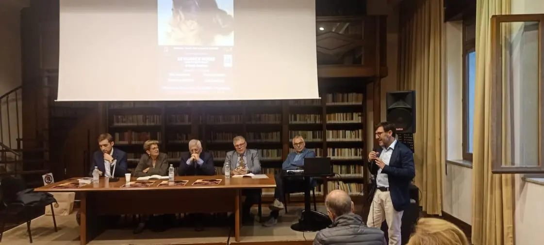 images Catanzaro, presentato “Le guance rosse” di Carlo Scalfaro: un libro su “una donna che resiste, ma alla fine vince” 