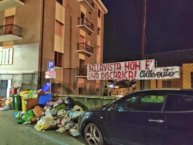 images "Bellavista non è una discarica", lo striscione di Collevento che si appella alle istituzioni e al senso civico di Catanzaro
