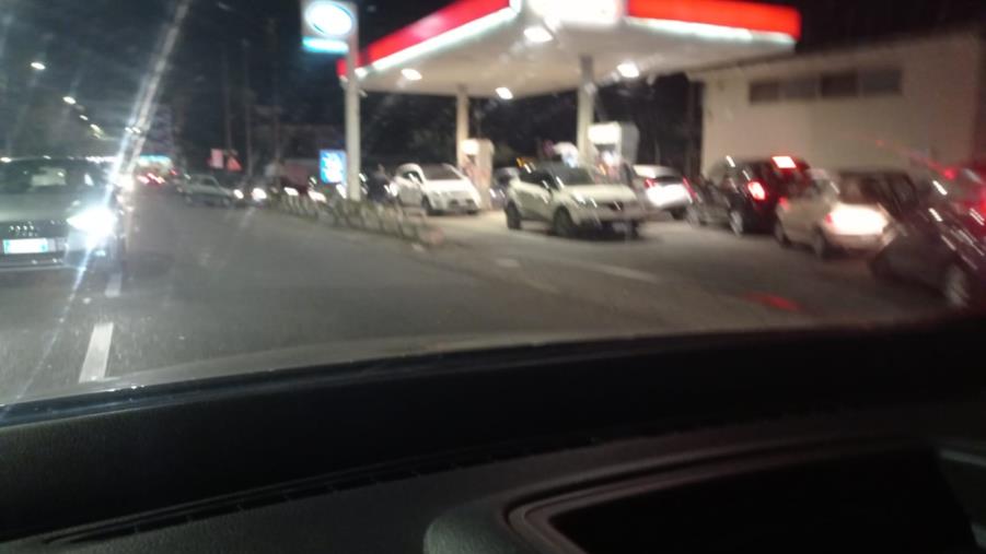 images Catanzaro, pompe di benzina prese d'assalto 