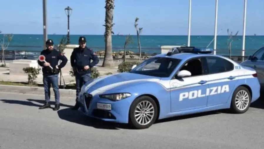 images Crotone: arrestato uomo per maltrattamenti in famiglia, ai domiciliari una donna per stalking